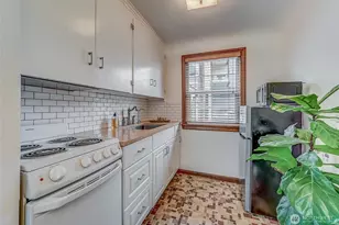 7868 Green Lake Dr N, Seattle, WA 98103 - Photo 8