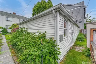 7868 Green Lake Dr N, Seattle, WA 98103 - Photo 18