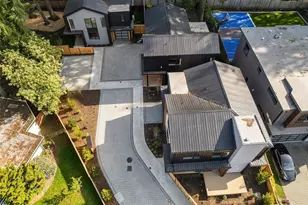 12249 NE 66th St, Kirkland, WA 98033 - Photo 34