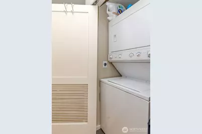 76 Cedar Street #207, Seattle, WA 98121 - Photo 16