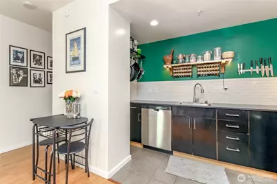 76 Cedar Street #207, Seattle, WA 98121 - Photo 4