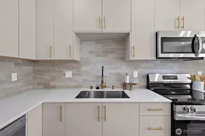 8324 16th Avenue NW #D, Seattle, WA 98117 - Photo 12