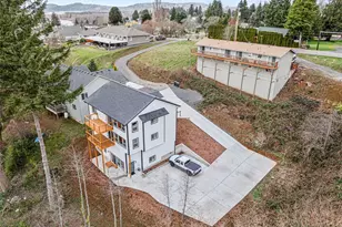 572 Columbia St, Cathlamet, WA 98612 - Photo 2