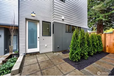 13544 39th Avenue NE #B, Seattle, WA 98125 - Photo 2