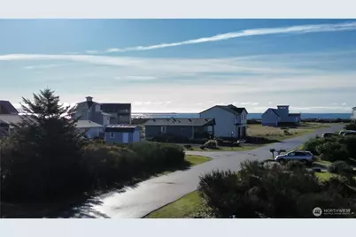 1419 Diamond Head Avenue SW, Ocean Shores, WA 98569 - Photo 1