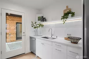 9221 B 14th Ave NW, Seattle, WA 98117 - Photo 10