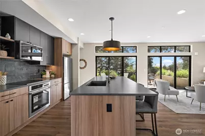 1128 31st Avenue S, Seattle, WA 98144 - Photo 2