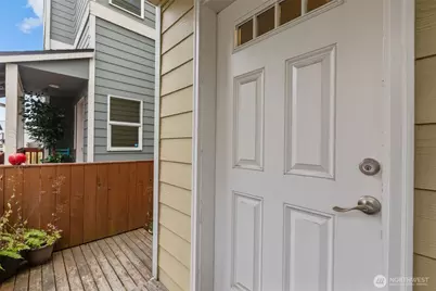 1118 Chestnut Court #18, Everett, WA 98201 - Photo 2