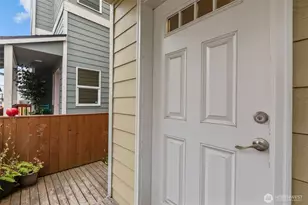 1118 Chestnut Ct, Everett, WA 98201 - Photo 2