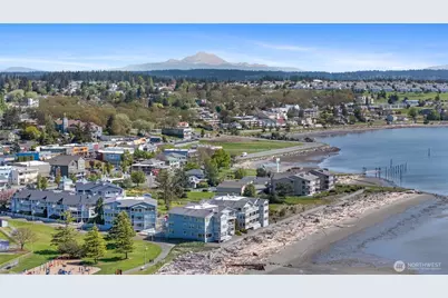 651 SE Bayshore Drive #E102, Oak Harbor, WA 98277 - Photo 2