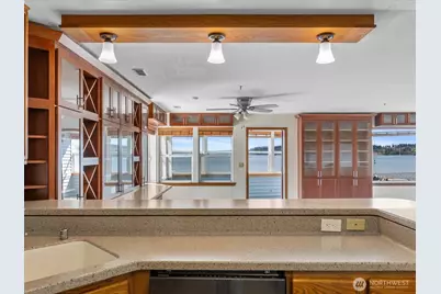 651 SE Bayshore Drive #E102, Oak Harbor, WA 98277 - Photo 12