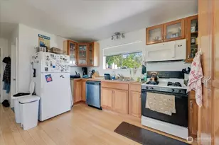 4051 Letitia Ave S, Seattle, WA 98118 - Photo 4