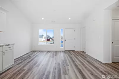 223 Poplar Street NE, Royal City, WA 99357 - Photo 2