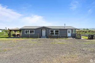 398 Balm St, Touchet, WA 99360 - Photo 2