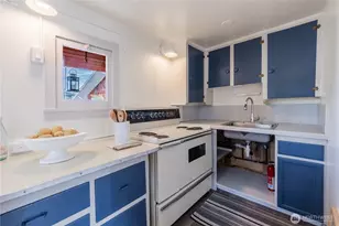 2035 Fairview Ave E, Seattle, WA 98102 - Photo 12