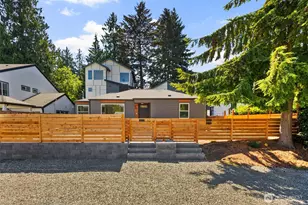 3811 NE 89th St, Seattle, WA 98115 - Photo 2