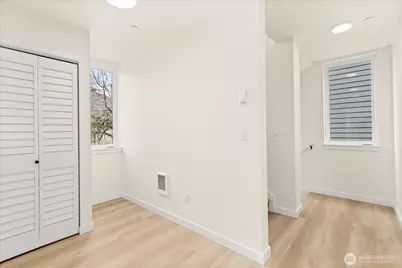 2372 Franklin Avenue E, Seattle, WA 98102 - Photo 14