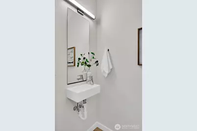 261 E Louisa Street, Seattle, WA 98102 - Photo 8