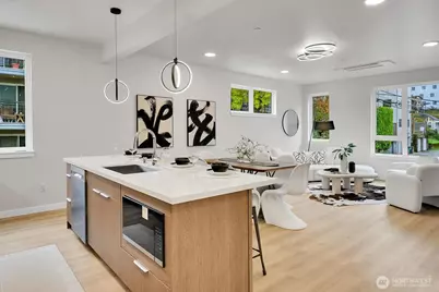 261 E Louisa Street, Seattle, WA 98102 - Photo 2