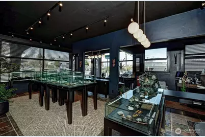 8214 Greenwood Avenue N, Seattle, WA 98103 - Photo 14