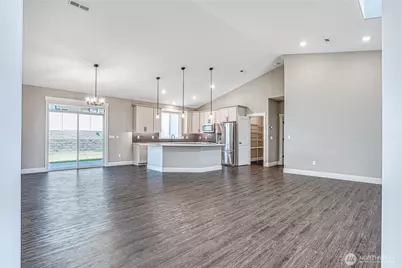 819 N Newport Loop, East Wenatchee, WA 98802 - Photo 6