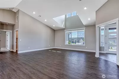 819 N Newport Loop, East Wenatchee, WA 98802 - Photo 4