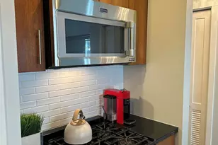 2721 1st Ave, Seattle, WA 98121 - Photo 8