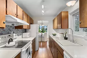 11515 Greenwood Ave N, Seattle, WA 98133 - Photo 12