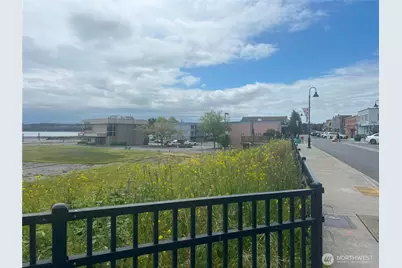945 SE Pioneer Way, Oak Harbor, WA 98277 - Photo 1