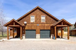 302 Cascadian Ct, Winthrop, WA 98862 - Photo 2