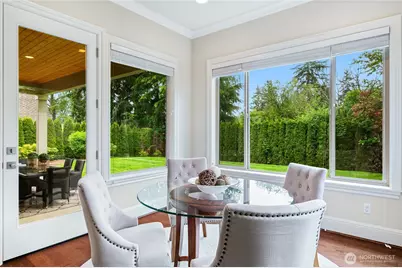 9827 NE 20th Street, Bellevue, WA 98004 - Photo 10