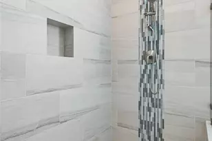 9827 NE 20th St, Bellevue, WA 98004 - Photo 30