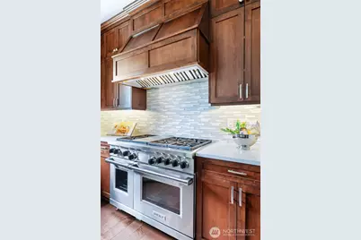 9827 NE 20th Street, Bellevue, WA 98004 - Photo 14