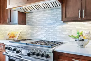 9827 NE 20th St, Bellevue, WA 98004 - Photo 14