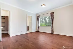 9827 NE 20th St, Bellevue, WA 98004 - Photo 18