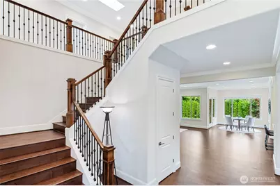 9827 NE 20th Street, Bellevue, WA 98004 - Photo 4