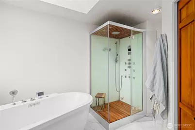 8484 NE County Park Road, Bainbridge Island, WA 98110 - Photo 22