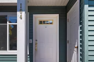 104 NE 94th St, Seattle, WA 98115 - Photo 8