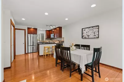 672 NE 40th St, Seattle, WA 98105 - Photo 20