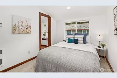 672 NE 40th St, Seattle, WA 98105 - Photo 28