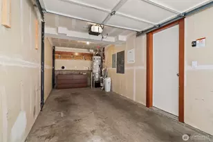 672 NE 40th St, Seattle, WA 98105 - Photo 36