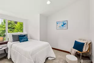 672 NE 40th St, Seattle, WA 98105 - Photo 32