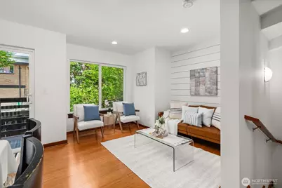 672 NE 40th St, Seattle, WA 98105 - Photo 12