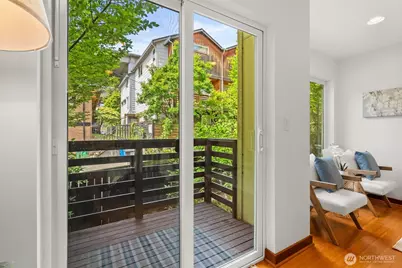 672 NE 40th St, Seattle, WA 98105 - Photo 22