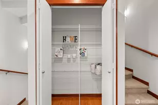 672 NE 40th St, Seattle, WA 98105 - Photo 18