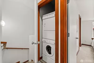 672 NE 40th St, Seattle, WA 98105 - Photo 26