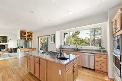 1048 Cassius Court, Camano Island, WA 98282 - Photo 4