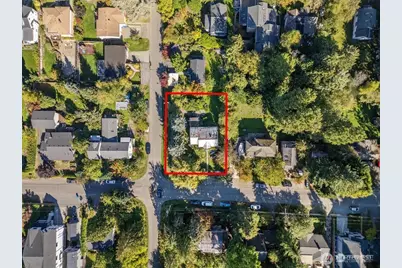 2704 NE 92nd Street, Seattle, WA 98115 - Photo 2