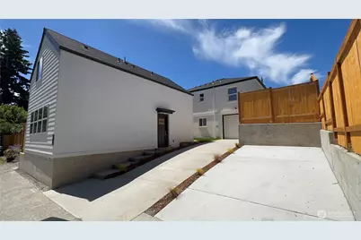 8040 19th Avenue NW, Seattle, WA 98117 - Photo 4