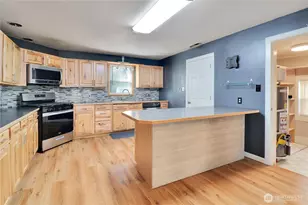 108 2nd St SE, Rainier, WA 98576 - Photo 10